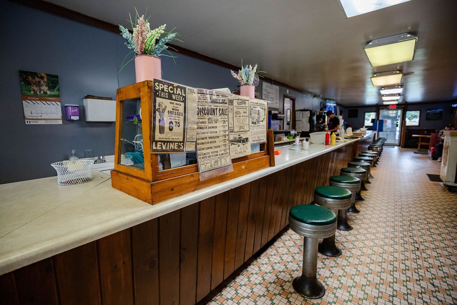 spanky's diner interior bar stools, spanky's diner, haunted diners, haunted restaurants, haunted places in new york, historic diners, haunted places in upstate new york